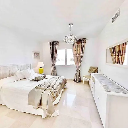 Puerto Ideal Location * Estepona