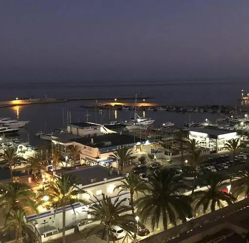 Puerto Ideal Location エステポナ