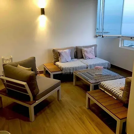 Puerto Ideal Location דירה אסטפונה